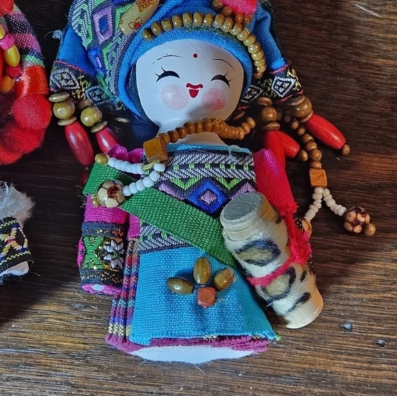 Gorgeous Chinese Dolls in very ornate costume. - Picture 12 of 16